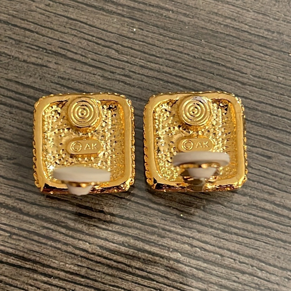Vintage Anne Klein II Square Enamel Clip Earrings - Picture 5 of 13